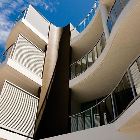 איירלי ביץ' At Marina Shores מראה חיצוני תמונה The exterior of the building